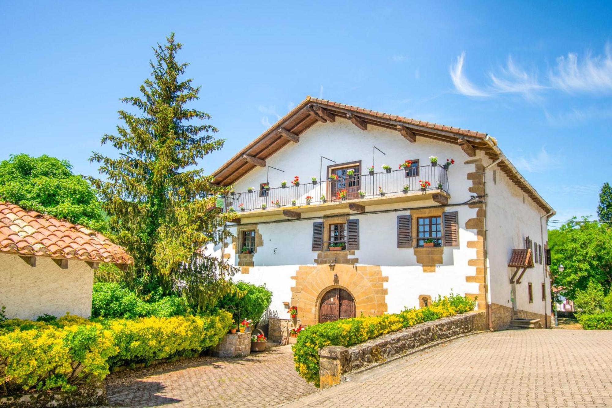 Casa Rural Arotzenia, Hogar Rustico En Pleno Valle De La Ulzama Lizaso 外观 照片