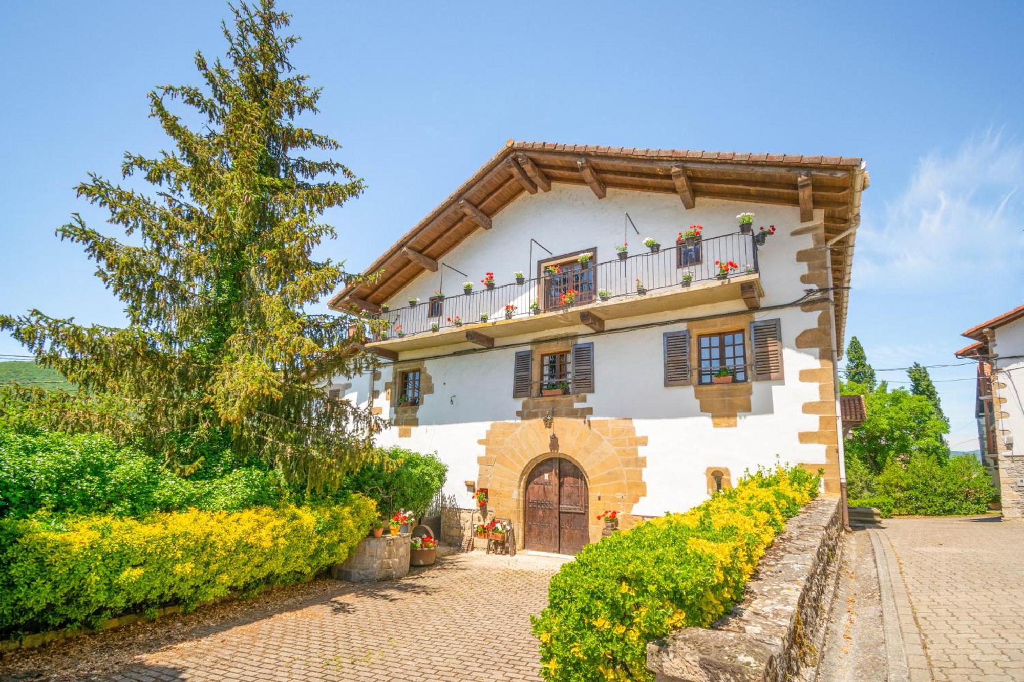 Casa Rural Arotzenia, Hogar Rustico En Pleno Valle De La Ulzama Lizaso 外观 照片