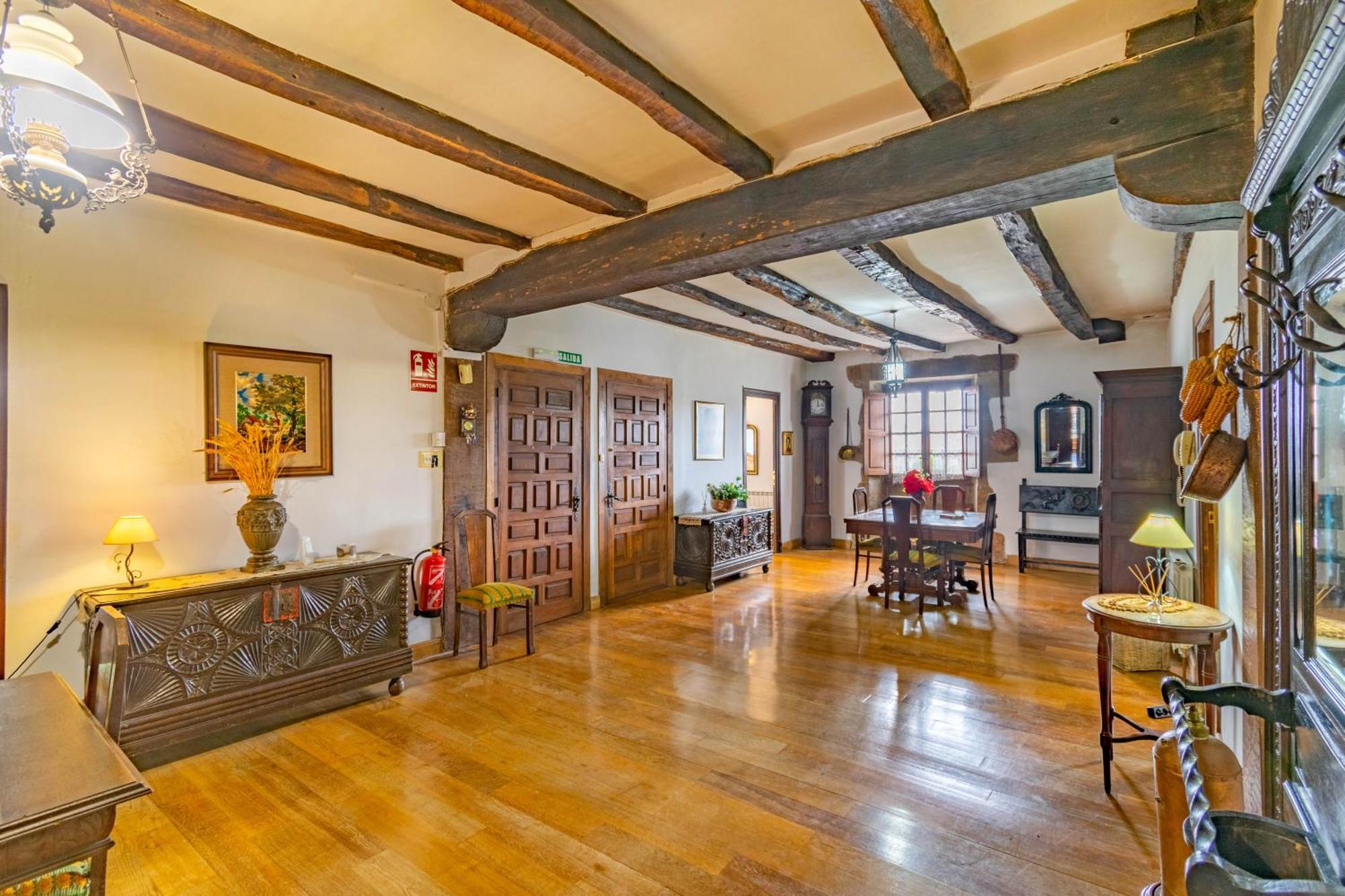 Casa Rural Arotzenia, Hogar Rustico En Pleno Valle De La Ulzama Lizaso 外观 照片