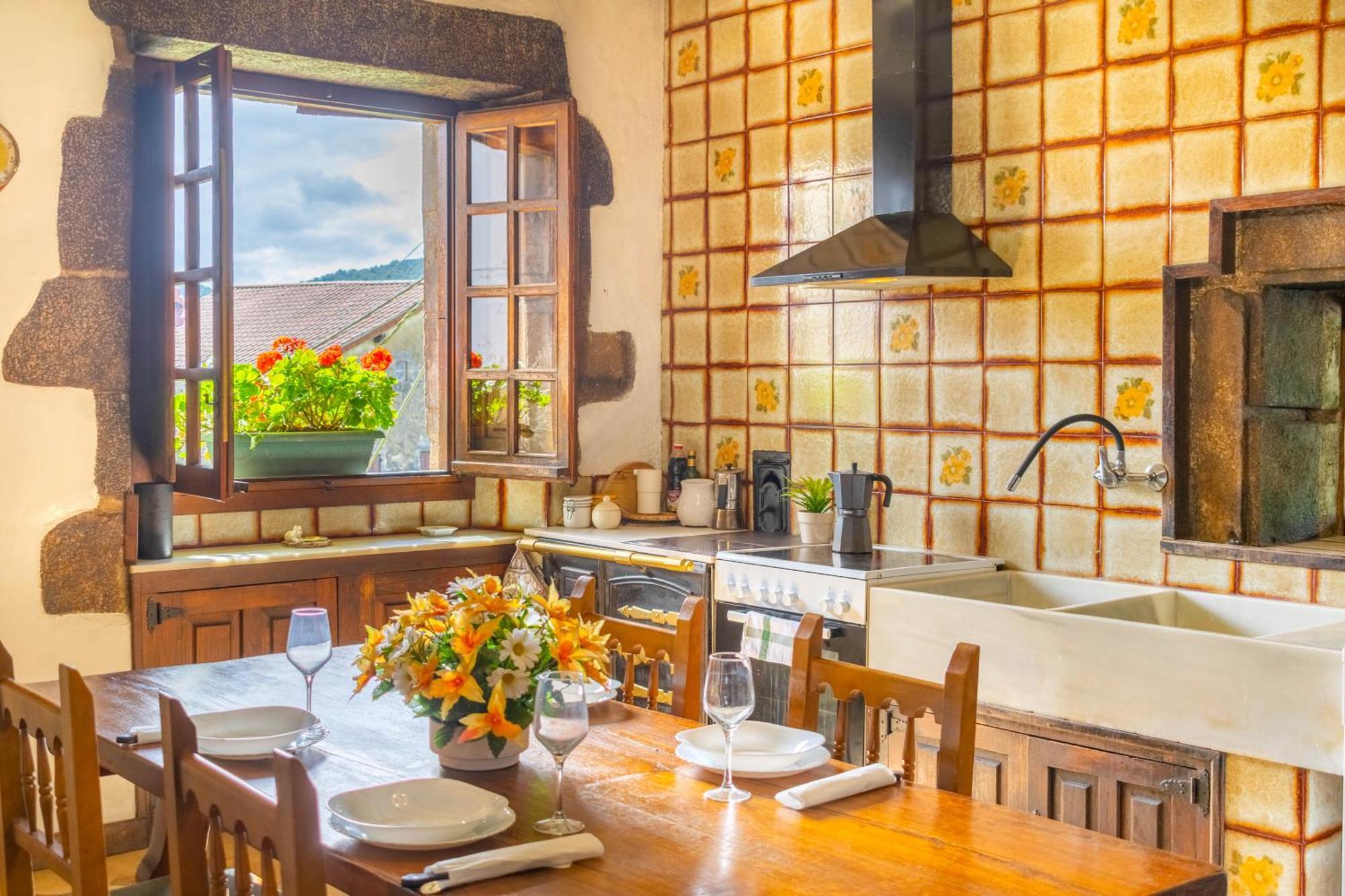 Casa Rural Arotzenia, Hogar Rustico En Pleno Valle De La Ulzama Lizaso 外观 照片