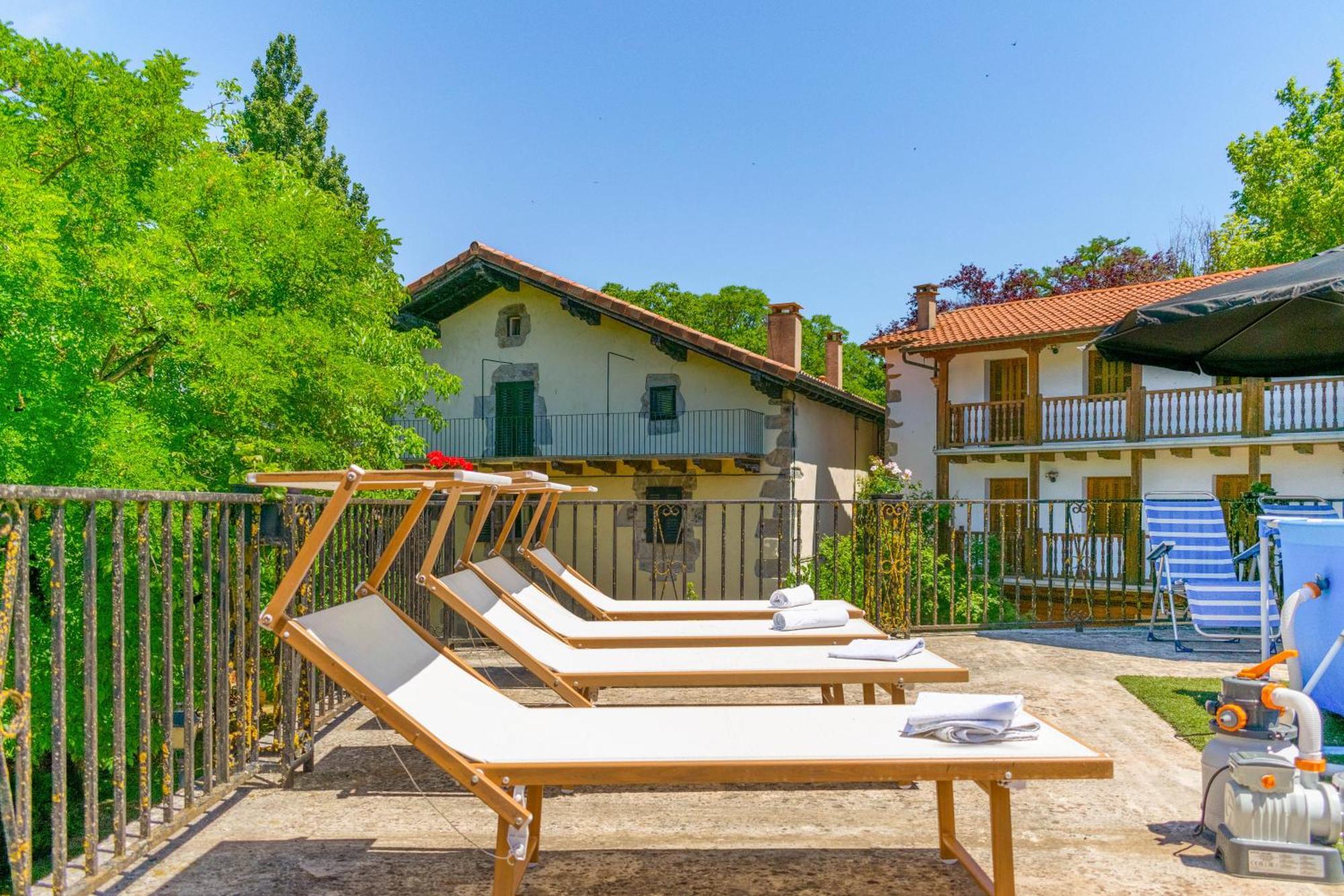 Casa Rural Arotzenia, Hogar Rustico En Pleno Valle De La Ulzama Lizaso 外观 照片