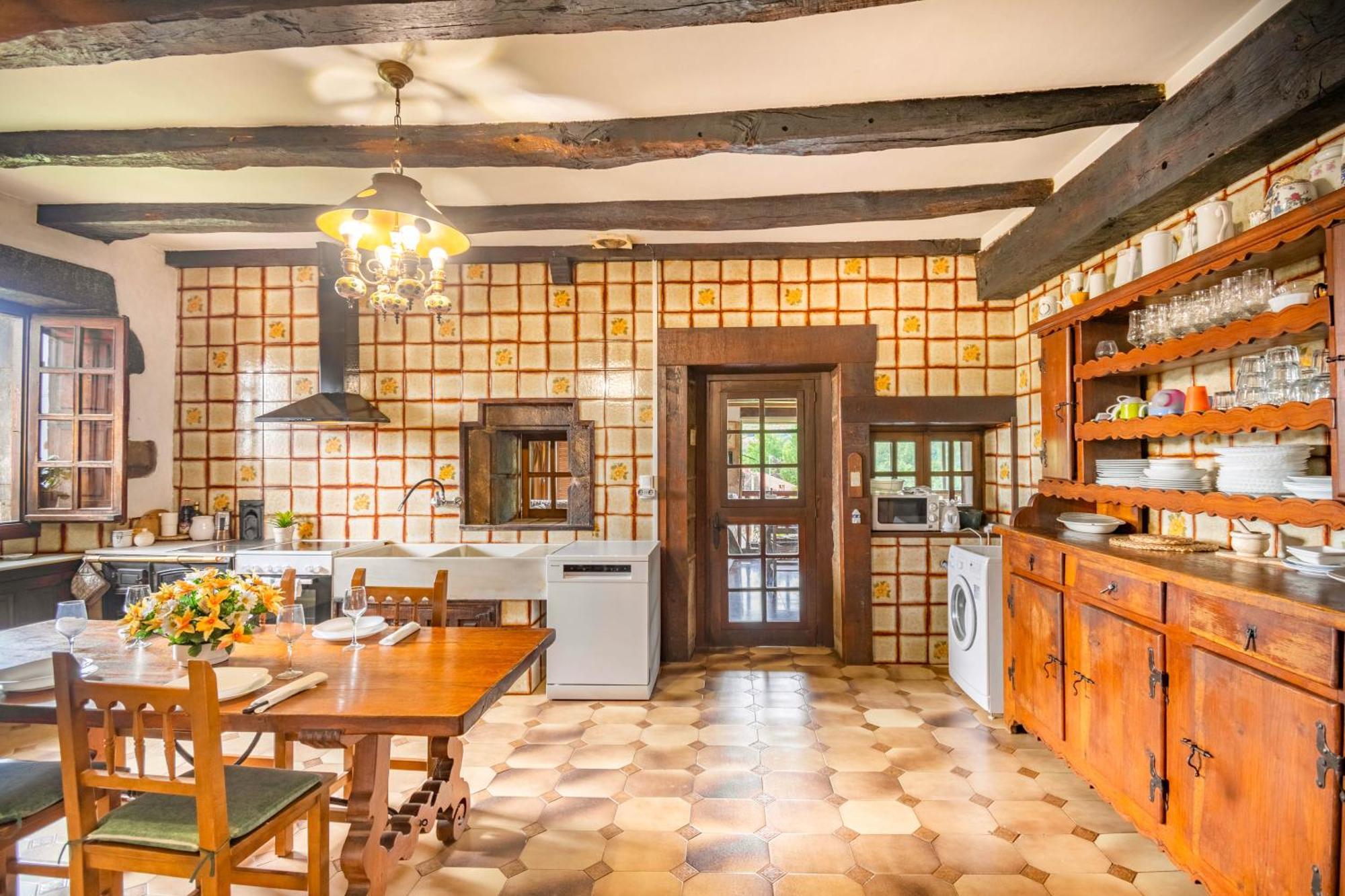 Casa Rural Arotzenia, Hogar Rustico En Pleno Valle De La Ulzama Lizaso 外观 照片
