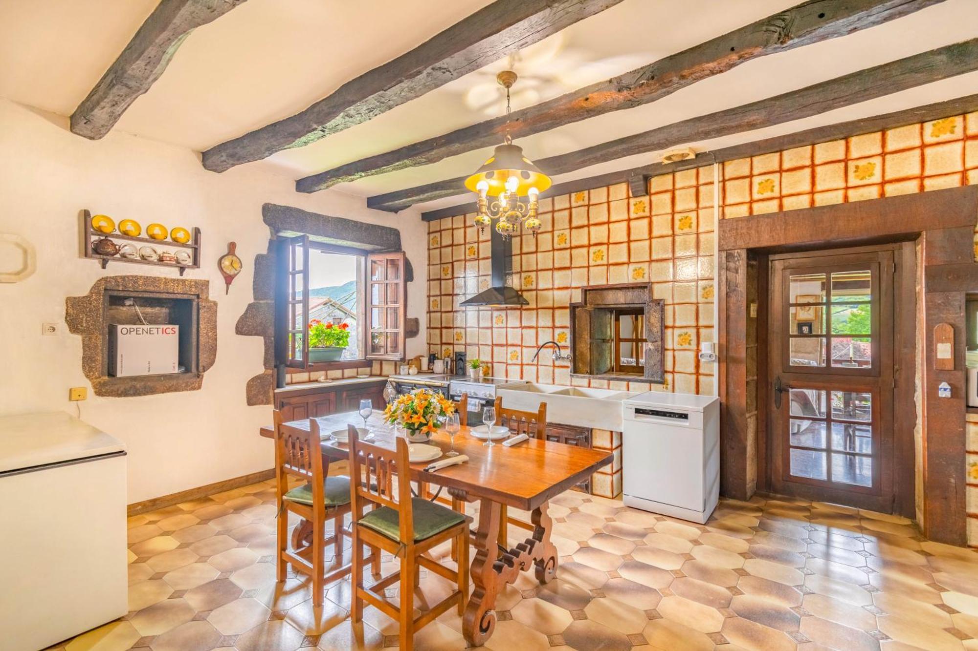 Casa Rural Arotzenia, Hogar Rustico En Pleno Valle De La Ulzama Lizaso 外观 照片